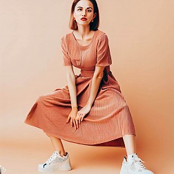 How to Wear Sneakers with Dresses and Skirts A Comprehensive Guide (2023)